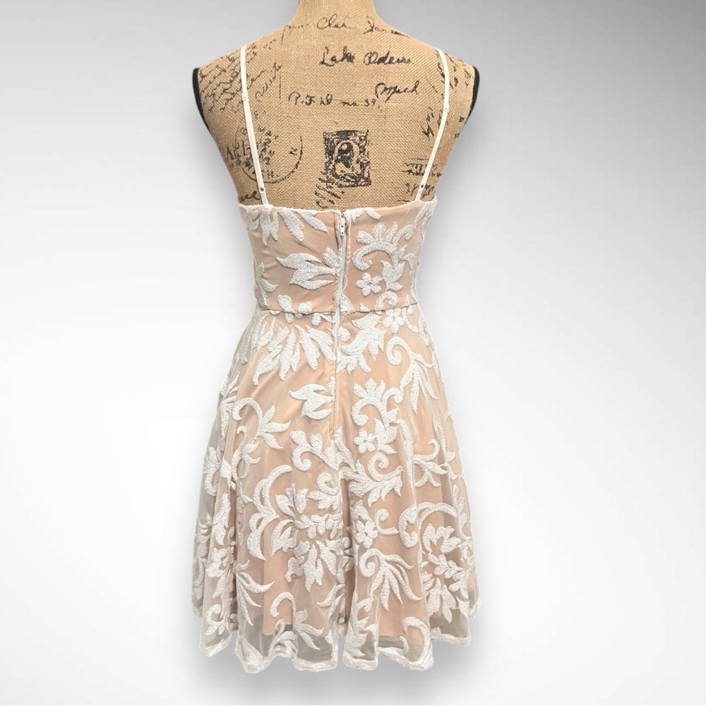 CITY TRIANGLES Ivory Embroidered Sequin Short Fit-and-Flare Dress Size 2‎ | EUC - Picture 4 of 10